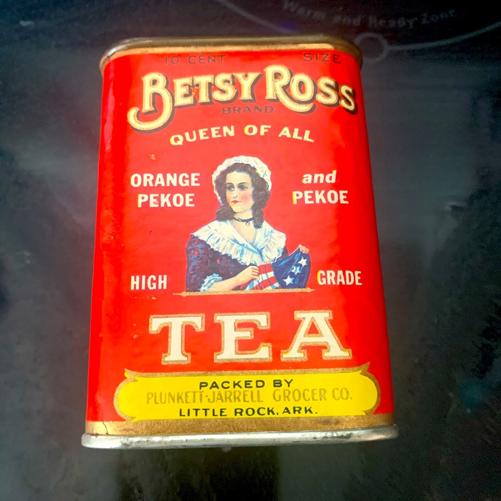 BETSY ROSS TEA TIN.   1930s